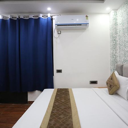 Hotel Twamev Couple Friendly Laxmi Nagar ニューデリー エクステリア 写真
