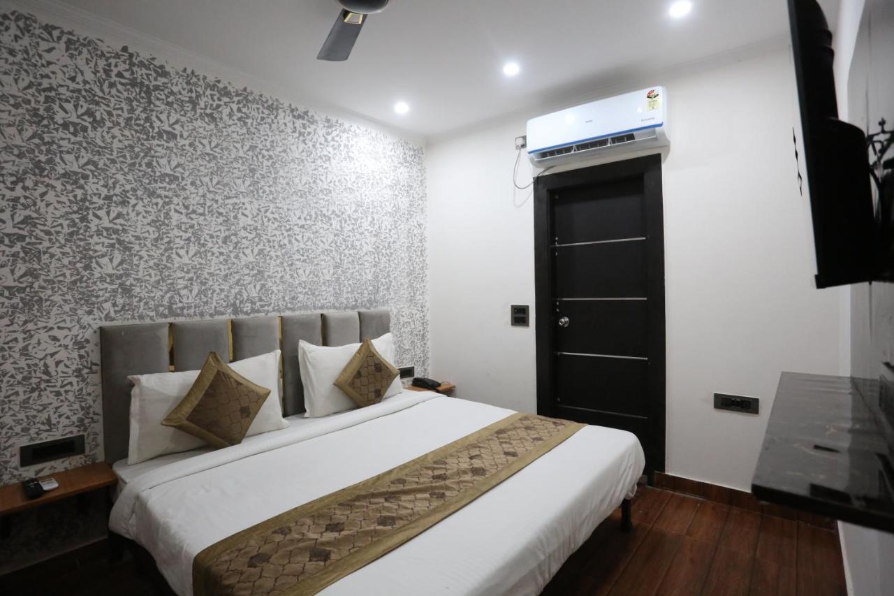 Hotel Twamev Couple Friendly Laxmi Nagar ニューデリー エクステリア 写真