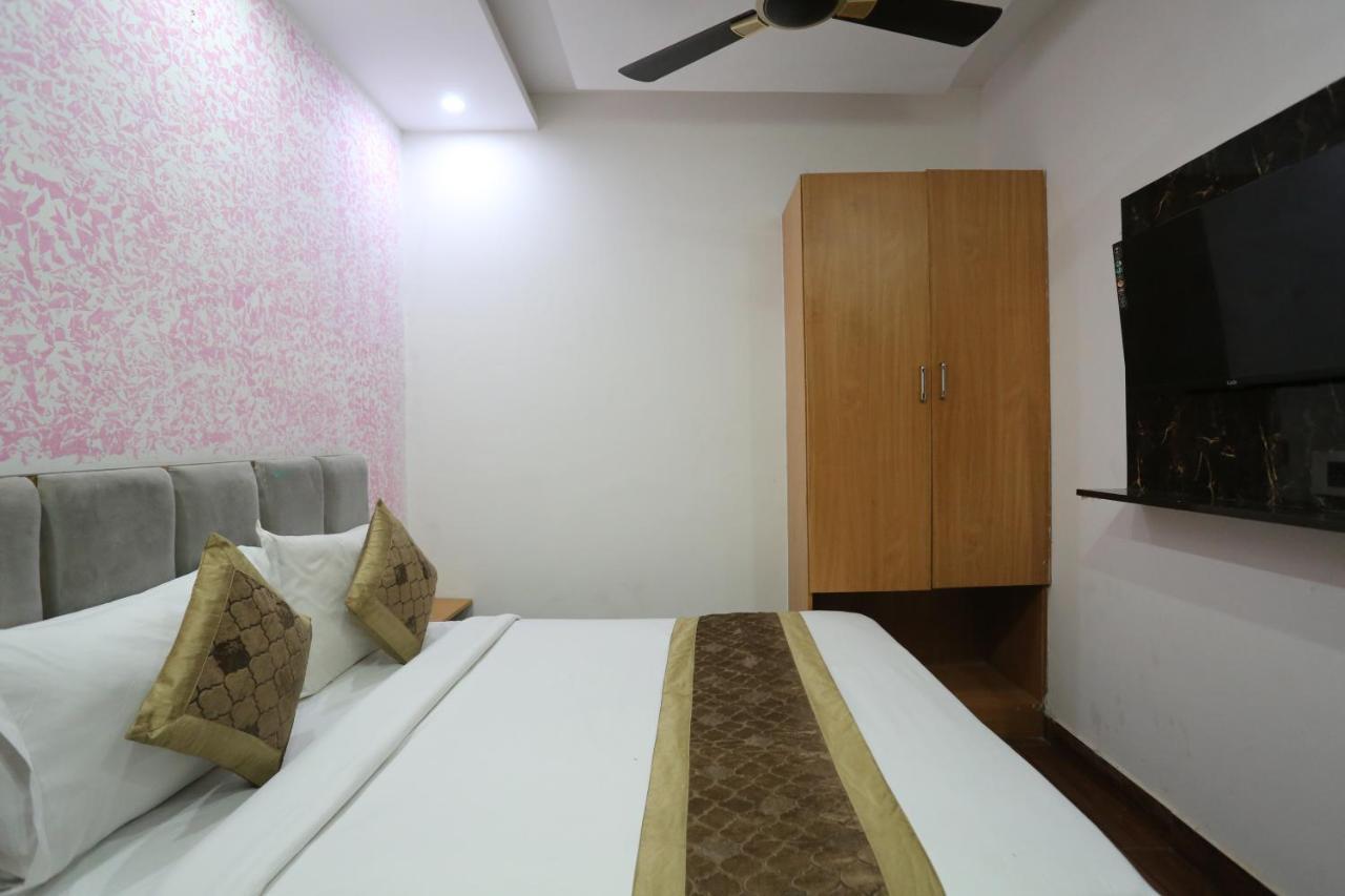 Hotel Twamev Couple Friendly Laxmi Nagar ニューデリー エクステリア 写真