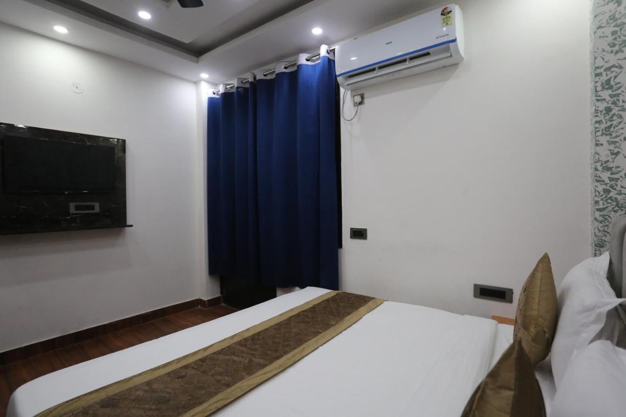 Hotel Twamev Couple Friendly Laxmi Nagar ニューデリー エクステリア 写真