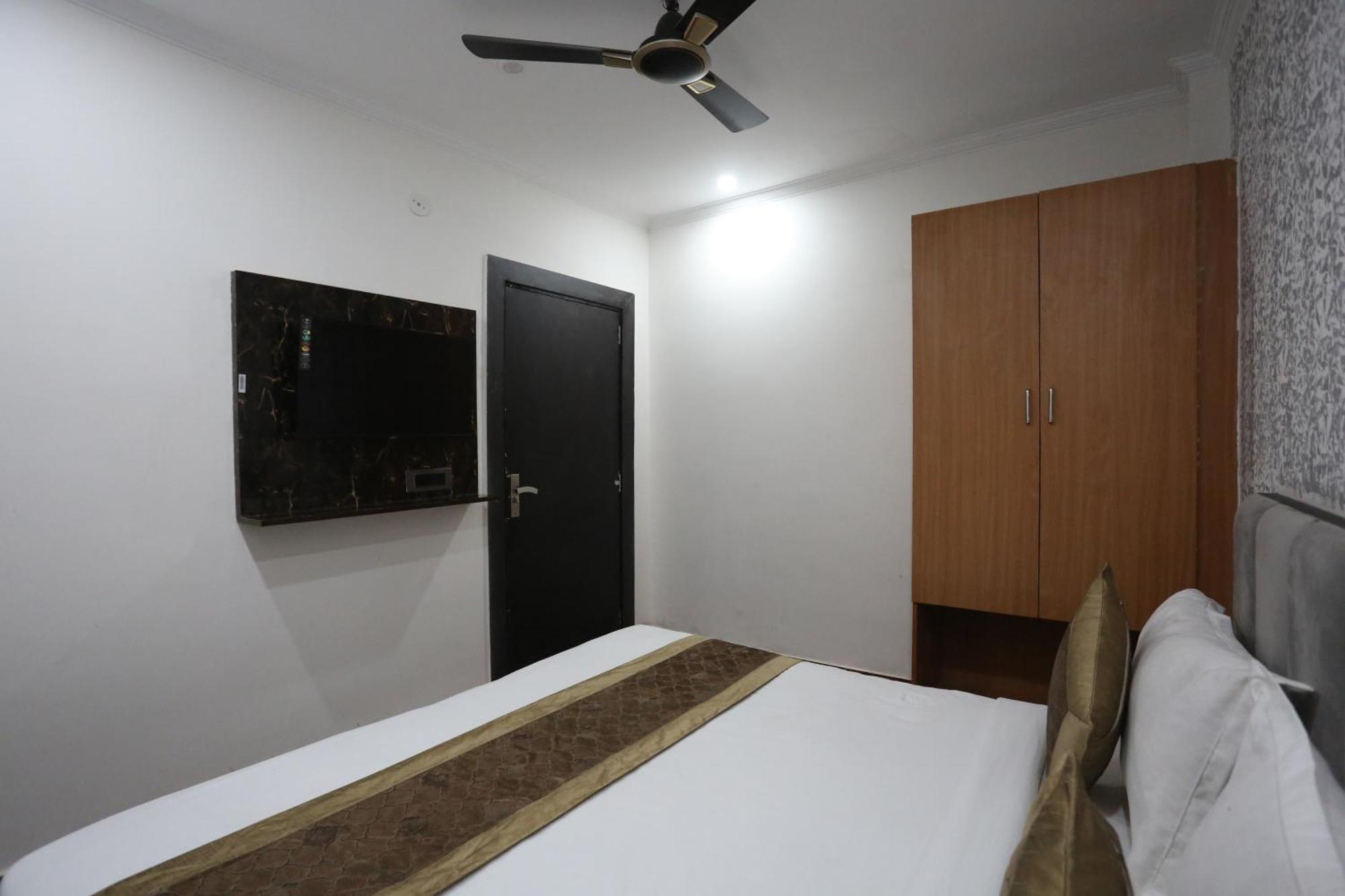 Hotel Twamev Couple Friendly Laxmi Nagar ニューデリー エクステリア 写真