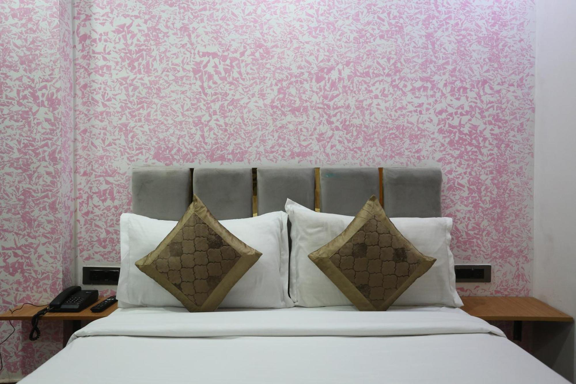 Hotel Twamev Couple Friendly Laxmi Nagar ニューデリー エクステリア 写真
