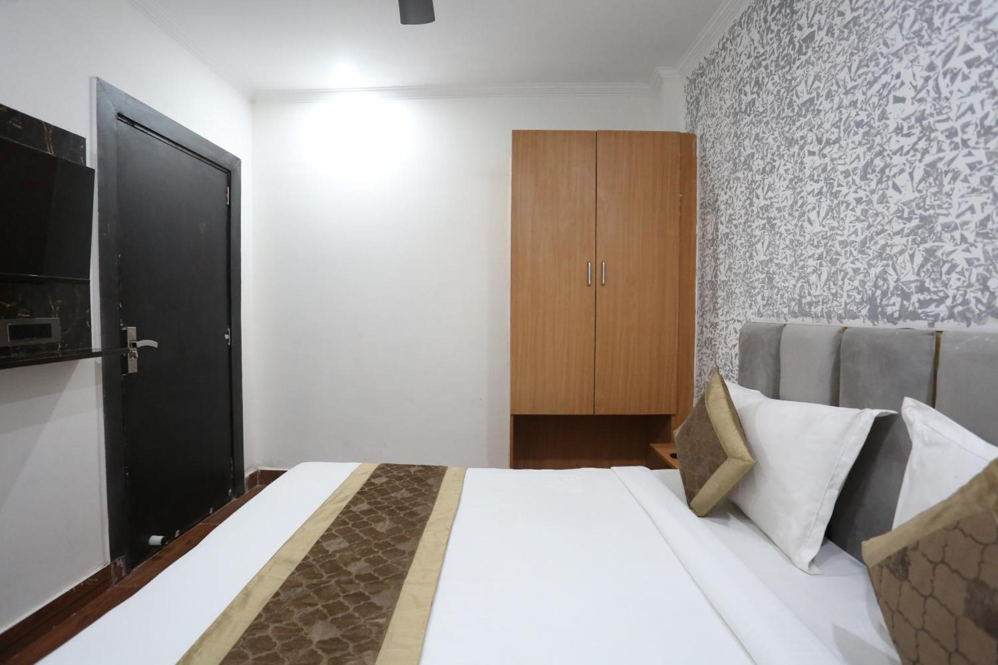 Hotel Twamev Couple Friendly Laxmi Nagar ニューデリー エクステリア 写真