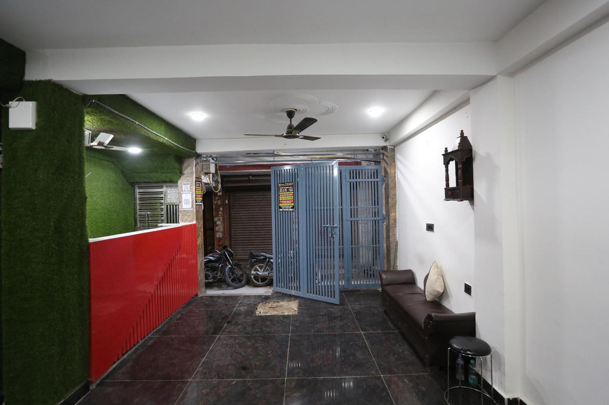 Hotel Twamev Couple Friendly Laxmi Nagar ニューデリー エクステリア 写真