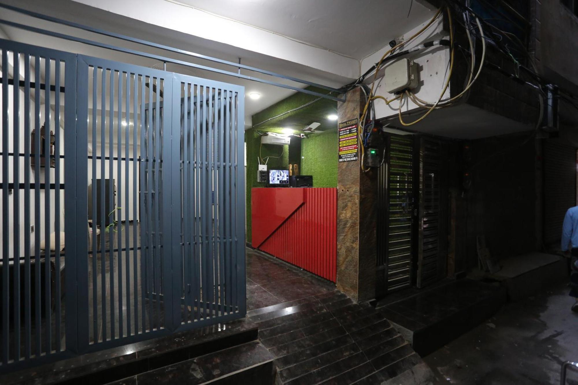 Hotel Twamev Couple Friendly Laxmi Nagar ニューデリー エクステリア 写真